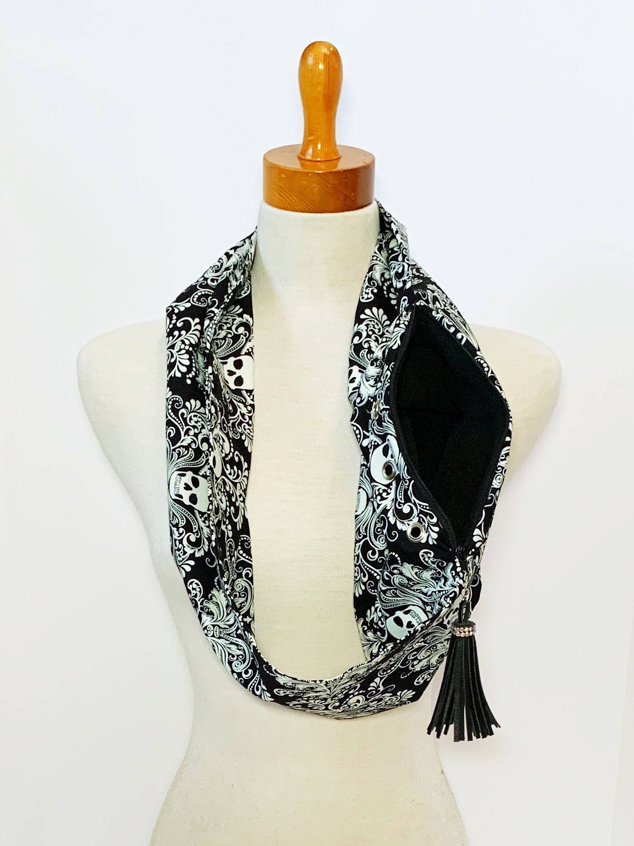 Glow in the Dark Damask Bonding Scarf